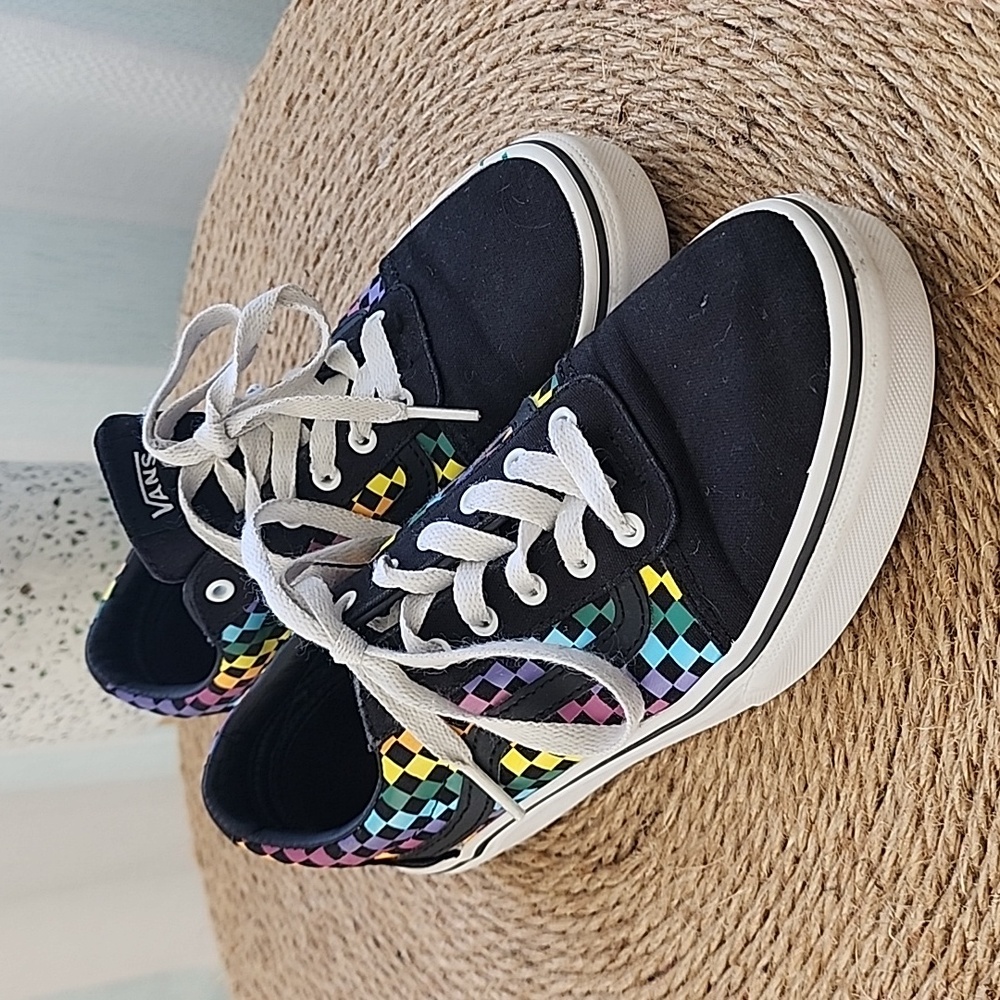 Kisa Vans lace up shoes size 4
